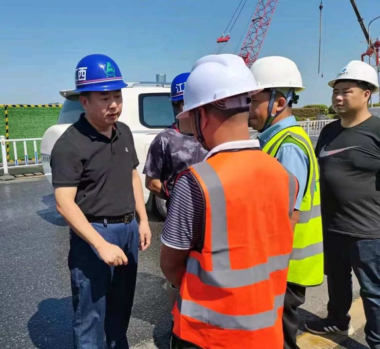 羅輝到沿江中北大道快速路改造工程、真君路隧道工程項(xiàng)目檢查工作