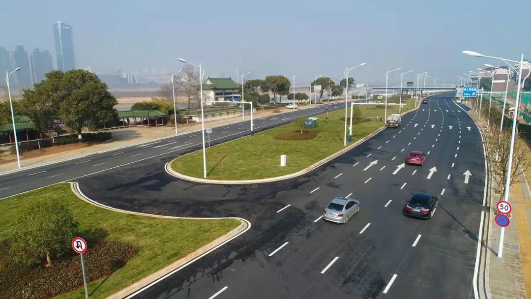 “不堵車了，通過時(shí)間至少縮短了三分之二” 沿江中北大道提升改造（一期）工程主線通車方便市民出行